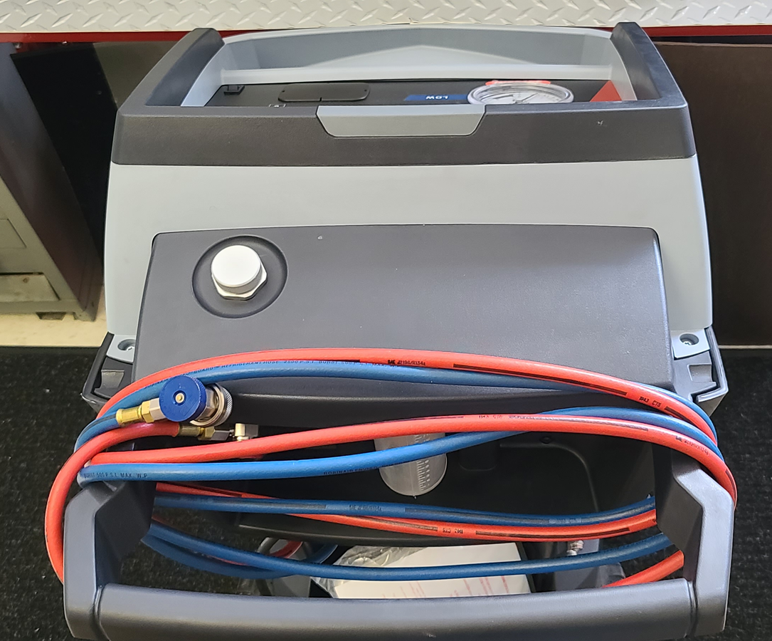 REFURBISHED Robinair 34788NI R134A Refrigerant Recovery Recycling and Recharging Machine